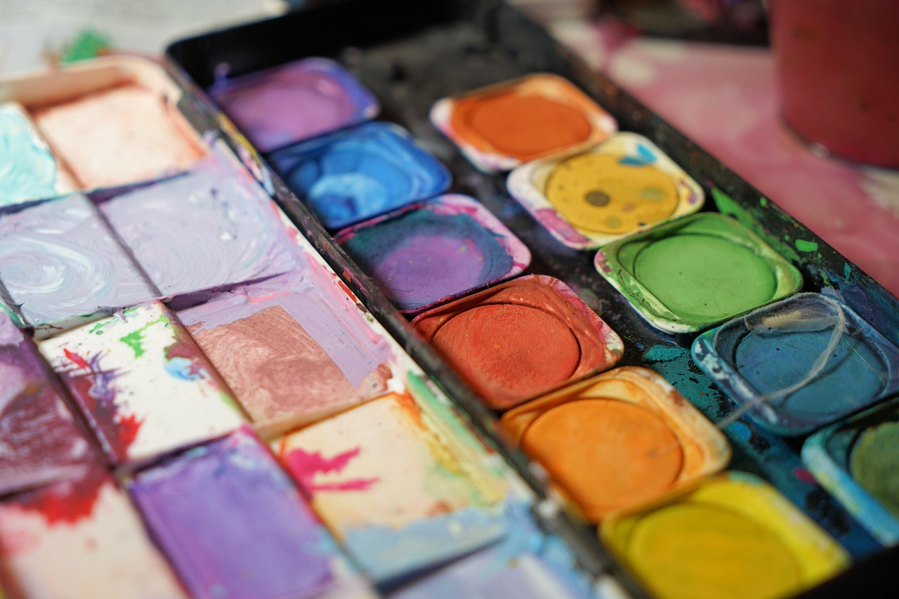 Image of watercolor paint palette.